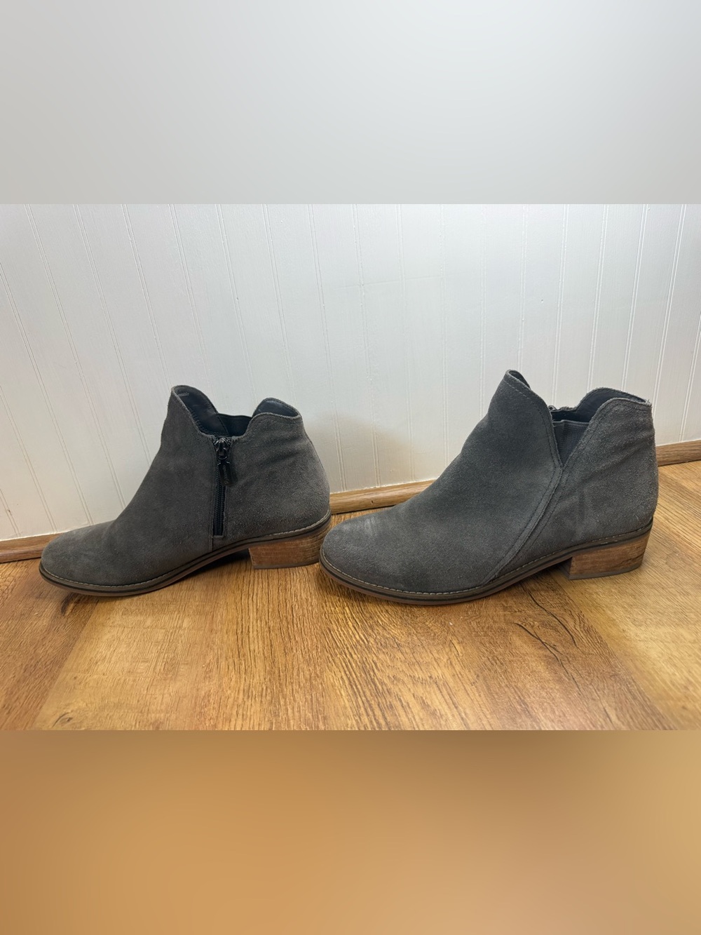 Blondo Liam Gray Waterproof Suede Ankle Booties Size 9